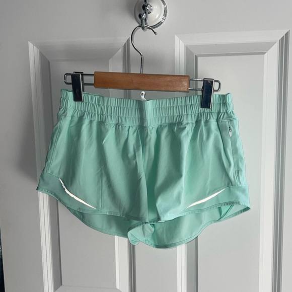 Lululemon Hotty Hot Short II (2.5") Toothpaste Blue Green 2017 W7AGUR $58 Swift - Picture 2 of 7